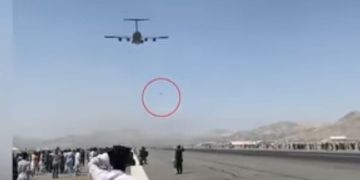 Tinggalkan Kabul, 640 Warga Afganistan Berdesakan di Pesawat AS