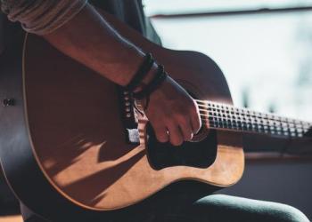 Lirik dan Chord Gitar Lagu Abah Lala Ojo Dibandingke