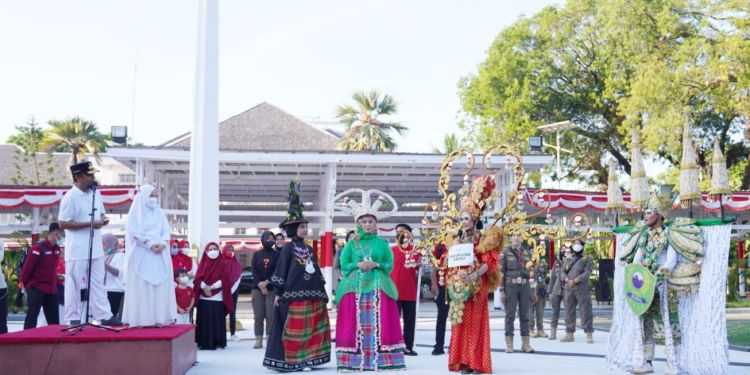 PKK Kabupaten/Kota se Sulsel tampak antusias mengikuti Gerakan Sulsel Anti Mager di Rujab Gubernur Sulsel, Jumat, 26 Agustus 2022.