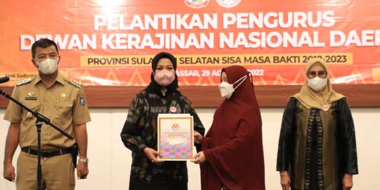 Andi Sudirman Sulaiman bersama Bupati Bulukumba Andi Muchtar Ali Yusuf menghadiri pelantikan Pengurus Dewan Kerajinan Nasional Daerah (Dekranasda)