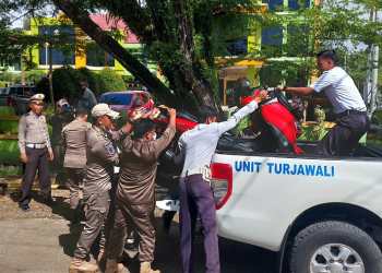 Parkir Dibadan Jalan Depan RSUD Sinjai, Puluhan Kendaraan Diangkut Ke Mapolres