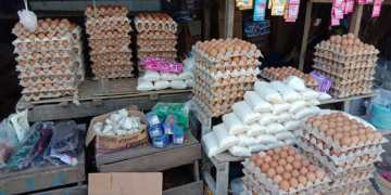 Emak-emak di Kabupaten Jeneponto, Sulawesi Selatan, menjerit dan mengeluh lantaran harga telur ayam meroket.