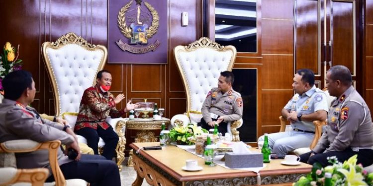 Andi Sudirman Sulaiman menerima kunjungan kerja Kepala Korps Lalu Lintas (Kakorlantas) Polri Irjen Pol Firman Shantyabudi