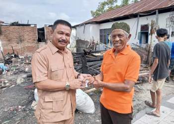 Gerak Cepat Wakil Ketua DPRD Bulukumba Sambangi Korban Kebakaran di Ujung Bulu