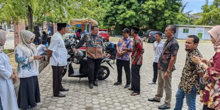 Warga Gampong Kopelma Darussalam, Kecamatan Syiah Kuala, Kota Banda Aceh meminta Pemko Banda Aceh untuk melakukan perluasan badan jalan