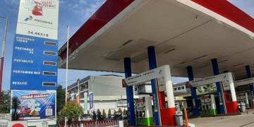 Pemerintah dalam hal ini Presiden RI Joko Widodo (Jokowi) dengan resmi mengumumkan kenaikan harga Bahan Bakar Minyak (BBM) khususnya BBM