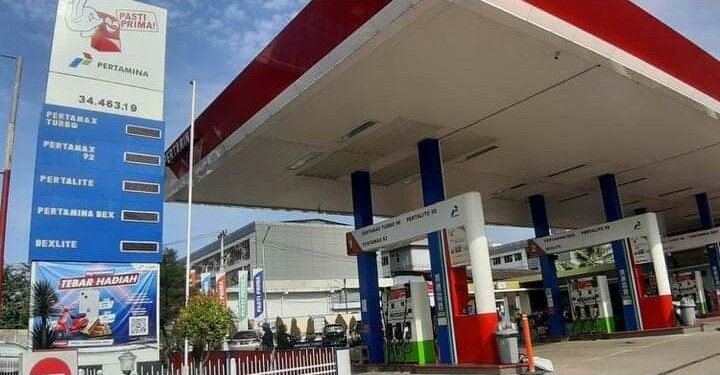 Pemerintah dalam hal ini Presiden RI Joko Widodo (Jokowi) dengan resmi mengumumkan kenaikan harga Bahan Bakar Minyak (BBM) khususnya BBM