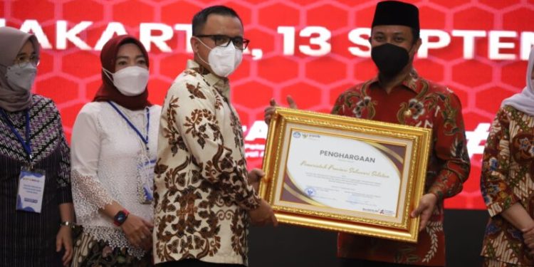 Kementerian Pendayagunaan Aparatur Negara dan Reformasi Birokrasi (PAN-RB) memberikan penghargaan kepada Pemprov Sulsel.
