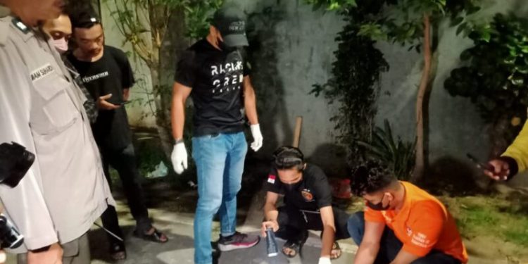 Warga digegerkan penemuan 3 kantong darah yang di duga bakal janin. di jalan Pelita Raya Tengah, Kelurahan Ballaparang, Kecamatan Rappocini