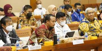 Gubernur Sulawesi Selatan, Andi Sudirman Sulaiman berkomitmen dan bertekad untuk mengambil alih lahan bekas tambang PT. Vale Indonesia, Tbk