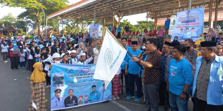 Wabup Bulukumba melepas peserta Tadabbur Alam ratusan santri/ santriwati. (Humas/ Ist)