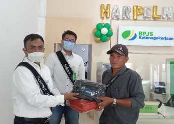 Peringati Hari Pelanggan Nasional, BPJS Ketenagakerjaan Sinjai Bagi-bagi Souvenir