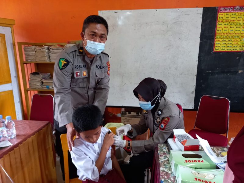 Kepolisian Resor Bulukumba Polda Sulsel kembali melaksanakan Vaksinasi COVID-19 untuk anak usia 6-11 tahun di Sekolah Dasar Negeri (SDN) 98