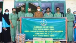 Ketua Persit KCK Cabang XLI Kodim 1414/Tana Toraja Ny. Rahma Hairuman Tehupelasury didampingi Wakil Ketua dan pengurus Persit