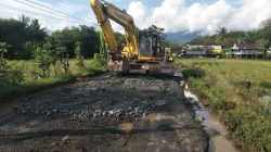 Pemerintah Provinsi Sulawesi Selatan, melalui Dinas Pekerjaan Umum dan Tata Ruang (PUTR) tengah melakukan tahap penanganan untuk ruas Pekkae
