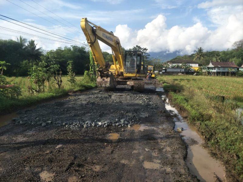 Pemerintah Provinsi Sulawesi Selatan, melalui Dinas Pekerjaan Umum dan Tata Ruang (PUTR) tengah melakukan tahap penanganan untuk ruas Pekkae