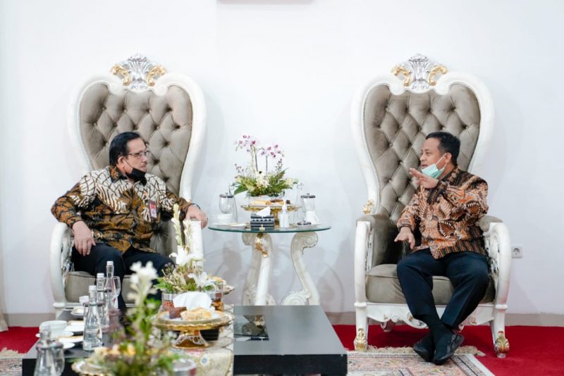 Gubernur Sulawesi Selatan, Andi Sudirman Sulaiman menerima kunjungan dari tim Komisi Aparatur Sipil Negara (KASN) di Rumah Jabatan