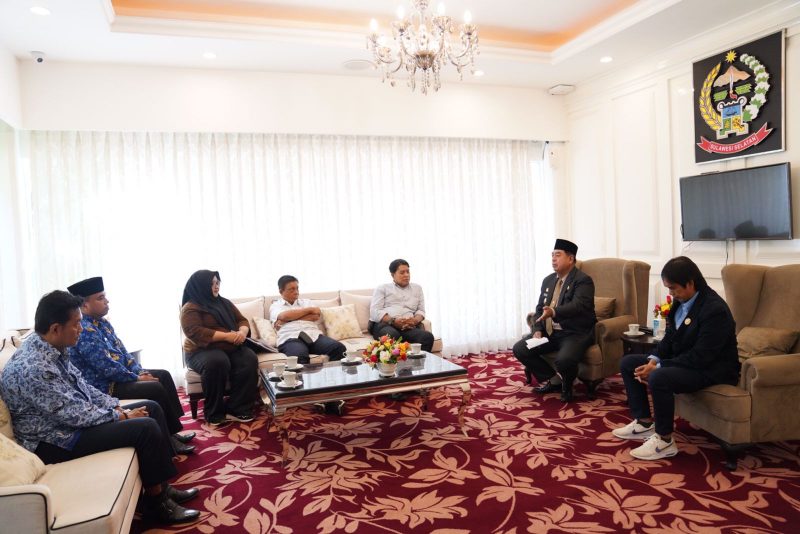 Sekertaris Daerah Provinsi Sulawesi Selatan (Sulsel) Abdul Hayat Gani, memberikan apresiasi terhadap kinerja Komisi Informasi (KI) Sulsel