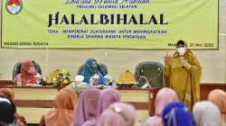 Naoemi Octarina selaku Penasehat Dharma Wanita Persatuan Sulsel, menghadiri acara Silaturahmi yang diselenggarakan di Aula Kantor BPSDM