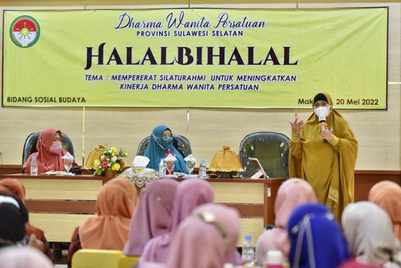 Naoemi Octarina selaku Penasehat Dharma Wanita Persatuan Sulsel, menghadiri acara Silaturahmi yang diselenggarakan di Aula Kantor BPSDM