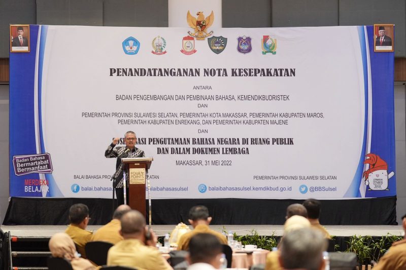 mbangan dan Pembinaan Bahasa Kemendikbudristek, Prof. E. Aminuddin Aziz memuji kepedulian Pemprov Sulsel dibawah kepemimpinan Andi Sudirman