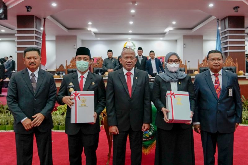 Badan Pemeriksa Keuangan (BPK) RI memberikan opini Wajar Tanpa Pengecualian atas Laporan Keuangan Pemerintah Daerah (LKPD)