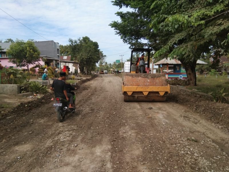 Pemerintah Provinsi Sulawesi Selatan mulai mengerjakan fisik pada ruas Salaonro-Ulugalung di Kabupaten Wajo.