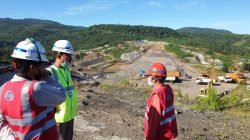 Gubernur Sulawesi Selatan, melakukan peninjauan ke Bendungan Pamukkulu di Desa Kale Ko’mara, Kecamatan Polongbangkeng Utara, Kabupaten Takalar