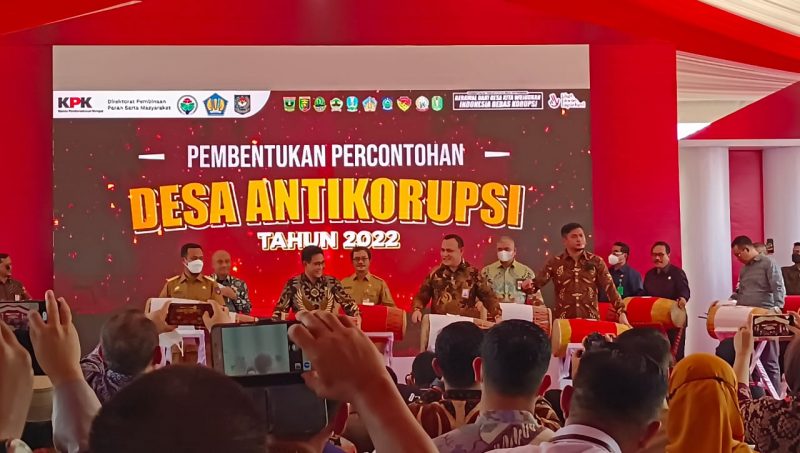 Gubernur Sulawesi Selatan, Andi Sudirman menghadiri acara Pembentukan Percontohan Desa Antikorupsi Tahun 2022 di desa Pakatto,
