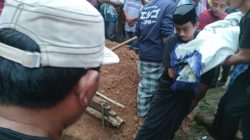 Gubernur Sulawesi Selatan Andi Sudirman menyampaikan belasungkawa atas meninggal dua orang anak yakni, Fitriani (10) dan Yudistira (7)