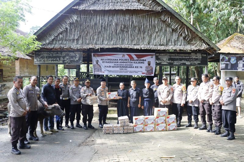 Dalam rangka menyambut HUT Bhayangkara Ke 76 Tahun 2022 pada 01 Juli 2022 mendatang, Polres Bulukumba melakukan anjangsana ke kawasan Adat