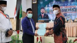 Bupati Bulukumba Andi Muchtar Ali Yusuf menyerahkan 186 Jamaah Calon Haji (JCH) asal Kabupaten Bulukumba kepada Panitia