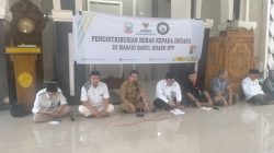 Sejumlah dhuafa di daerah BTP Kota Makassar mendapatkan bantuan beras oleh Pemerintah Provinsi Sulawesi Selatan dan UPZ Baznas Pemprov Sulsel