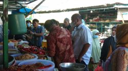 Dinas Perdagangan Provinsi Sulawesi Selatan bersama dengan Komisi Pengawas Persaingan Usaha (KPPU) Makasar melakukan pemantauan harga