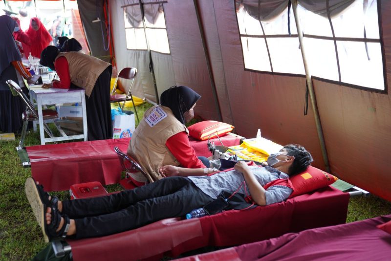 Pemerinta Provinsi Sulawesi Selatan bekerjasama dengan IKA Unhas memberikan layanan kesehatan gratis kepada masyarakat Kabupaten Bone
