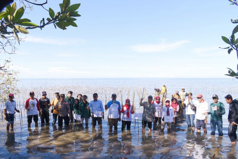 Pemerintah Provinsi Sulawesi Selatan melalui Dinas Kelautan dan Perikanan gencar dalam menjaga dan merawat ekosistem alam.