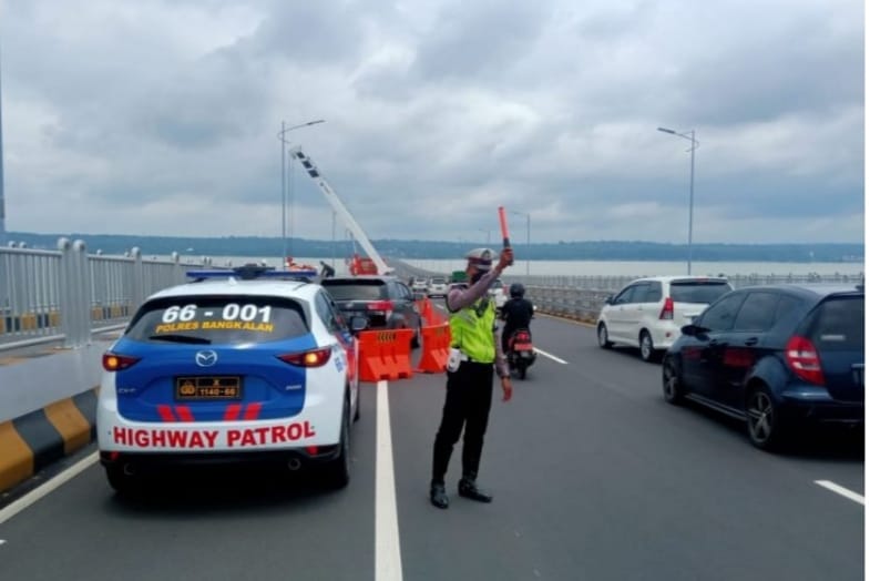 rupanya berada di bawah rute motor arah Surabaya- Madura