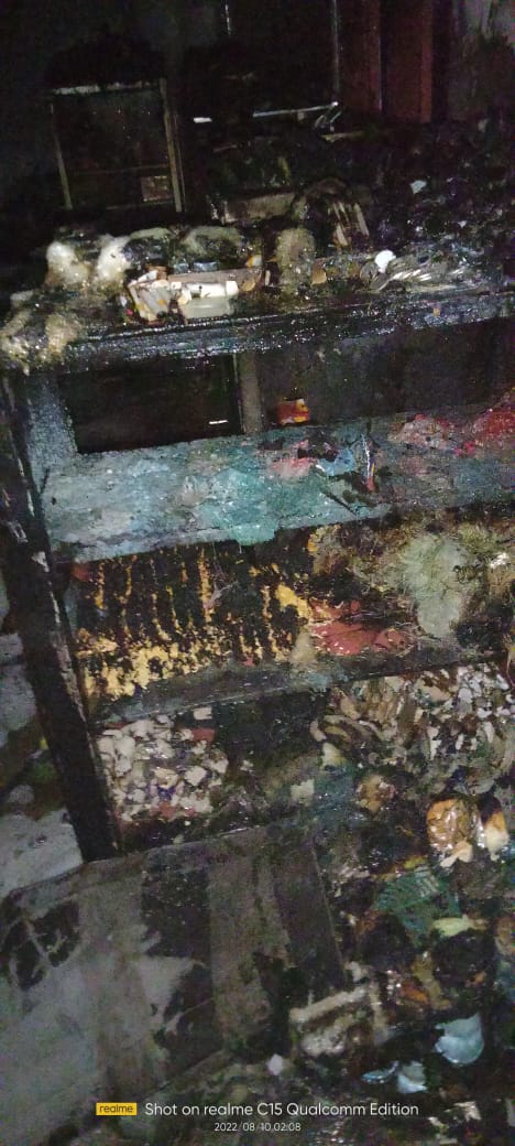 Akibat konsleting Fisher Ice cream, Bangunan ruko milik Ismoro ( 34th ), warga Kecamatan Pemalang Kota ludes terbakar di lalap