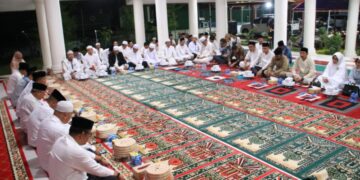 Menjelang pelaksanaan Pekan Olahraga Provinsi (Porprov) Sulsel 2022, ratusan warga Bulukumba mengikuti zikir dan doa bersama di Pendopo Rujab Bupati,