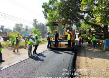Rekonstruksi jalan pada ruas Pekkae - Takkalalla memasuki tahapan trial mix. Hal itu diungkapkan oleh Gubernur Sulawesi Selatan, Andi Sudirman Sulaiman menyampaikan progres penanganan ruas Pekkae