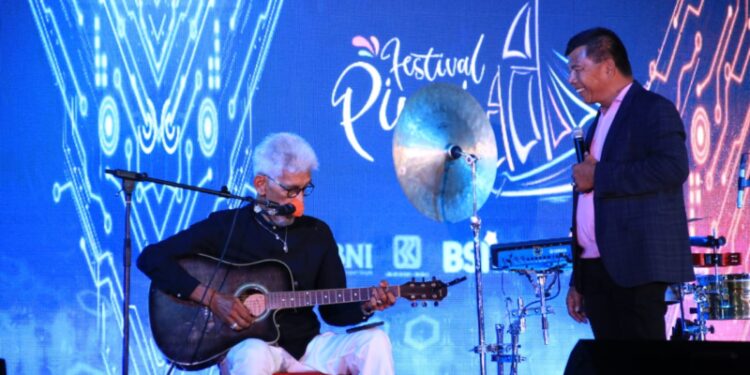 Bupati Bulukumba Andi Muchtar Ali Yusuf resmi menutup Festival Pinisi XII tahun 2022 Kabupaten Bulukumba di Pelesterian Titik Nol Bira