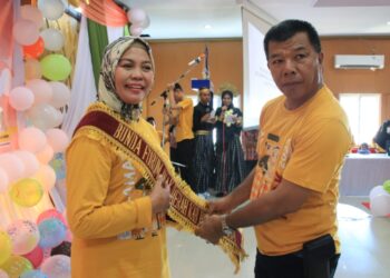 Istri Bupati Bulukumba,Hj Andi Herfida Attas resmi dikukuhkan sebagai Bunda Forum Anak Daerah Kabupaten Bulukumba di Ruang Pola Kantor Bupati