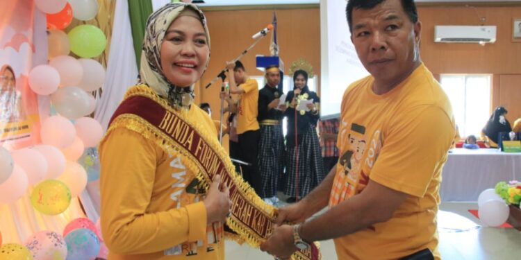 Istri Bupati Bulukumba,Hj Andi Herfida Attas resmi dikukuhkan sebagai Bunda Forum Anak Daerah Kabupaten Bulukumba di Ruang Pola Kantor Bupati