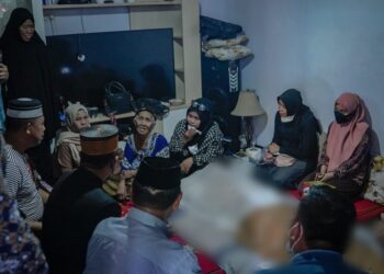 Usai Hadiri Pernikaha, Gubernur Andi Sudirman Melayat Ibu Stafnya Yang Meninggal