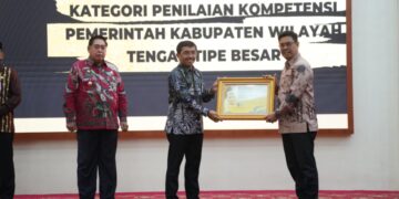 Pemerintah Kabupaten Bulukumba menerima penghargaan dari Badan Kepegawaian Nasional (BKN) berupa BKN Award 2022 Kategori Kompetensi