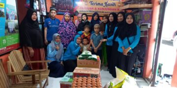 Panitia HUT RS Islam Faisal Makassar menyambangi panti asuhan al-kabiiru dan panti asuhan silaturahmi untuk menyerahkan bantuan bahan pokok