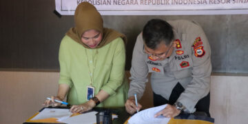 Penandatanganan MOU mengawali kerjasama antara PT. Bank Mandiri (Persero) Tbk Sinjai dengan Polres Sinjai.