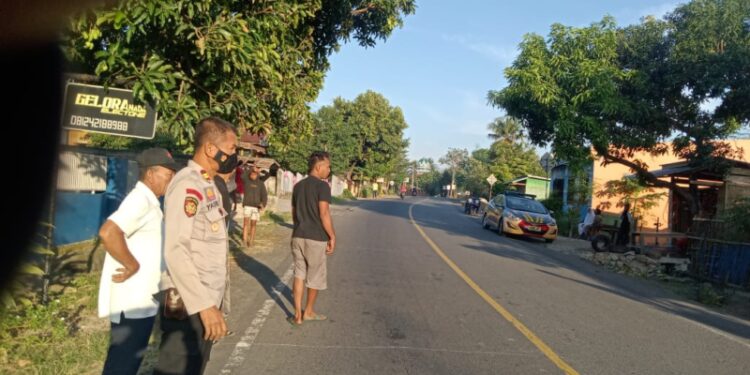 Seorang pria bernama Rio (55), tewas setelah terjatuh di jalan aspal akibat dijambret orang tak dikenal (OTK) pada Selasa 27 September 2022, sekitar pukul 06.20 Wita.