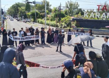 Tolak Kenaikan Harga BBM Aliansi Mahasiswa UMSi Demo di Sinjai