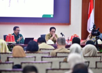 Gubernur Sulawesi Selatan, Andi Sudirman Sulaiman memimpin Rapat Evaluasi Statistik Tahun 2022 Provinsi Sulawesi Selatan di Baruga Karaeng Pattingalloang, Rumah Jabatan Gubernur